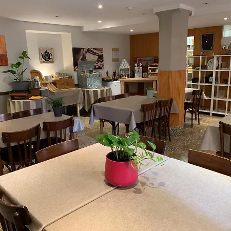 Initial By Balladins, Restaurant Broisin 호텔