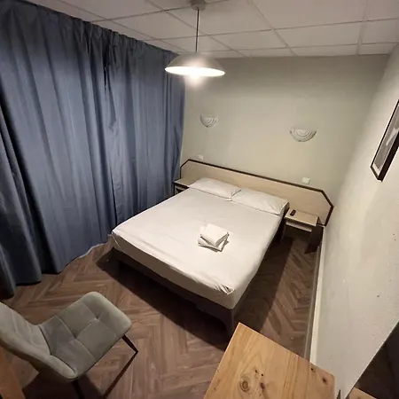 Szálloda Initial By Balladins, Restaurant Broisin 3*