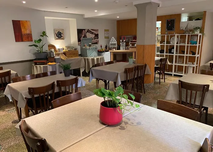 Initial By Balladins, Restaurant Broisin 호텔